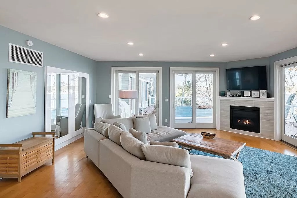 11 Bay View Drive