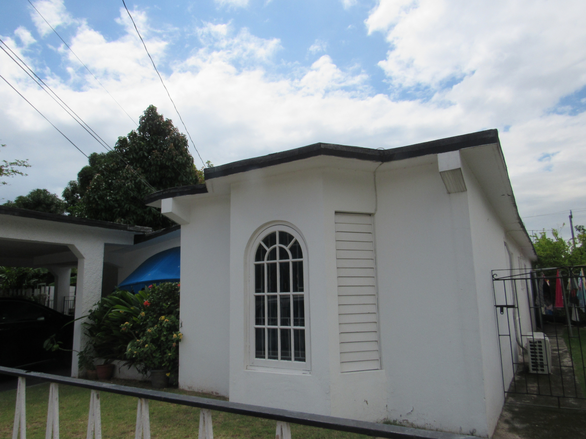 7 Linscott Avenue