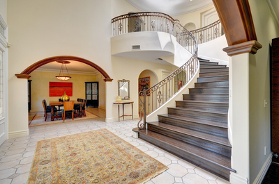 2074 De Mille Dr