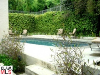 4111 Cromwell