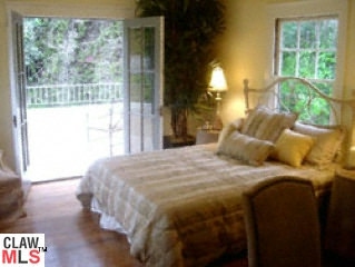 4111 Cromwell