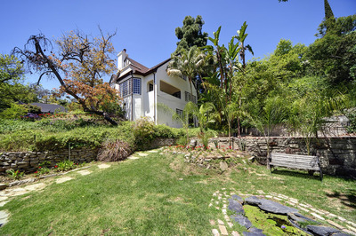 2476 Glendower Pl