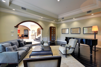 2074 De Mille Dr