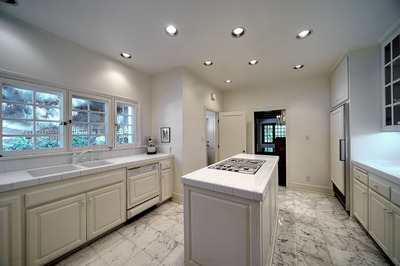 2476 Glendower Pl