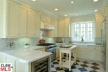 3121 Waverly