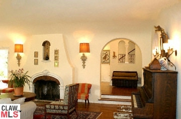 2310  N. Catalina St.