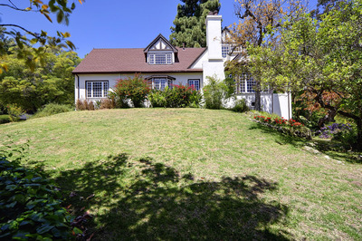 2476 Glendower Pl