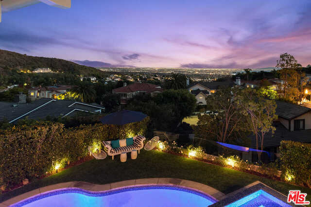 1423  Floresta Pl