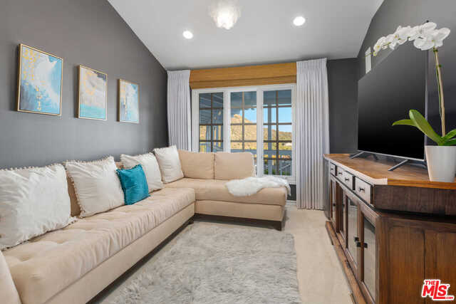 1423  Floresta Pl