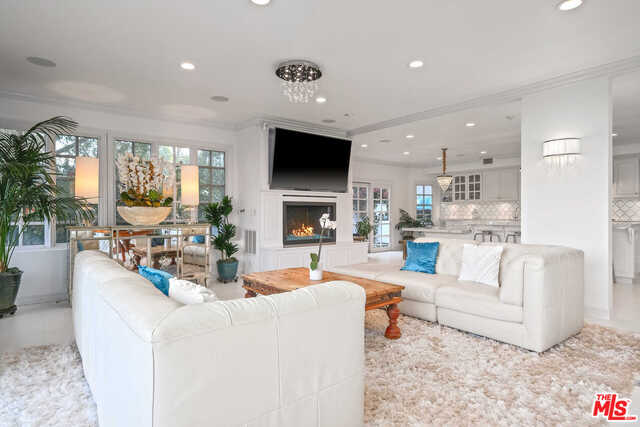1423  Floresta Pl