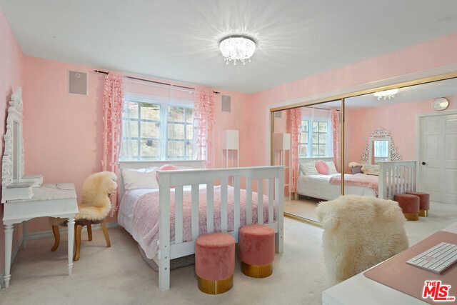 1423  Floresta Pl