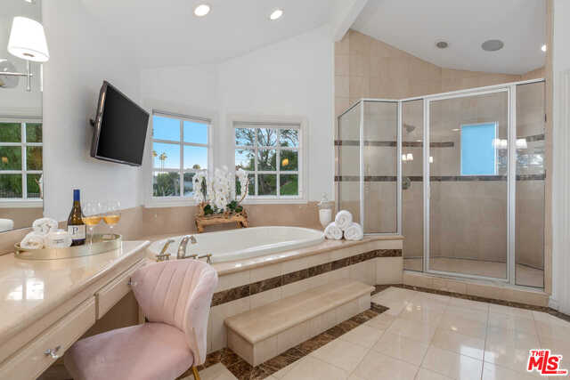 1423  Floresta Pl