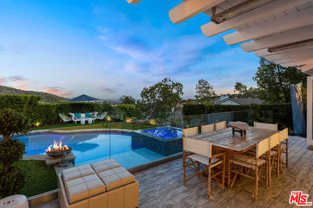 1423  Floresta Pl