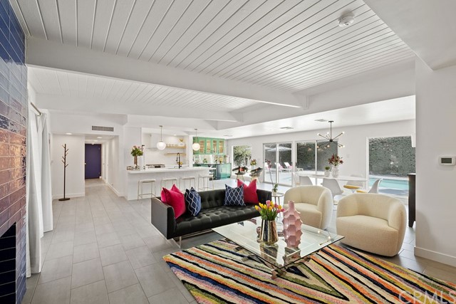 632 South Beverly Drive