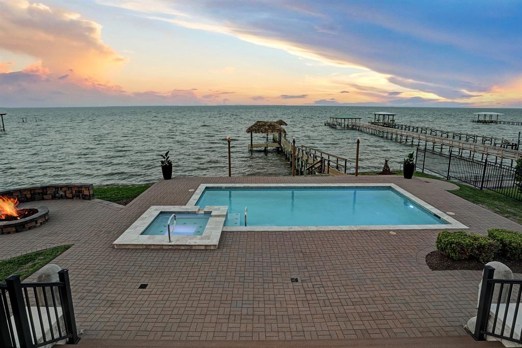 3019 Bayshore