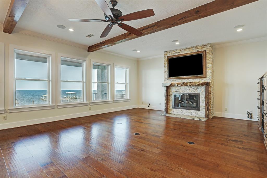 3019 Bayshore