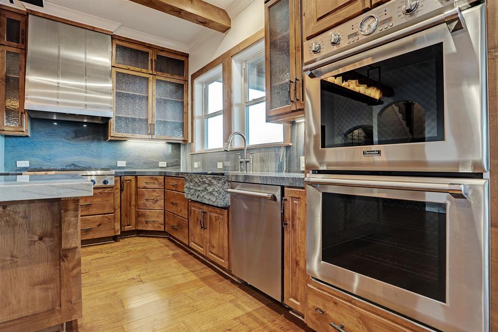 3019 Bayshore