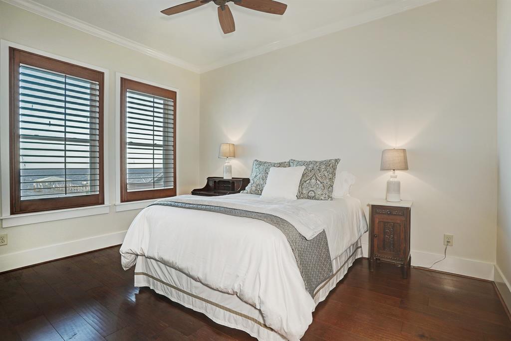 3019 Bayshore
