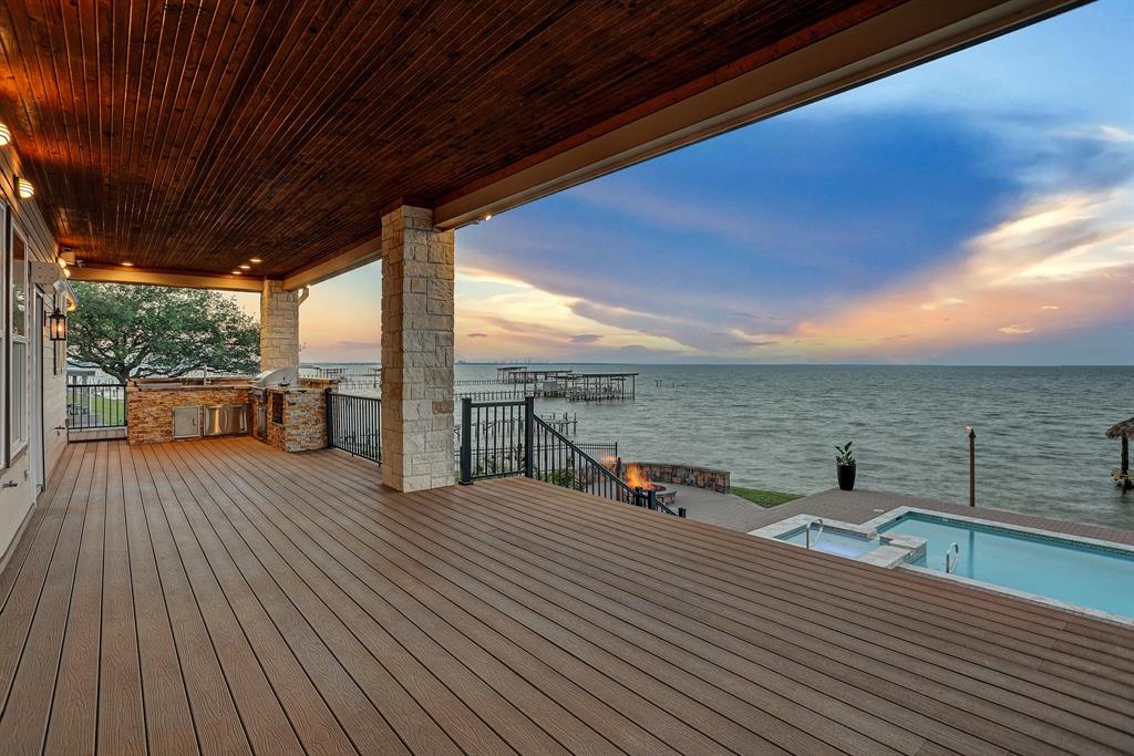 3019 Bayshore