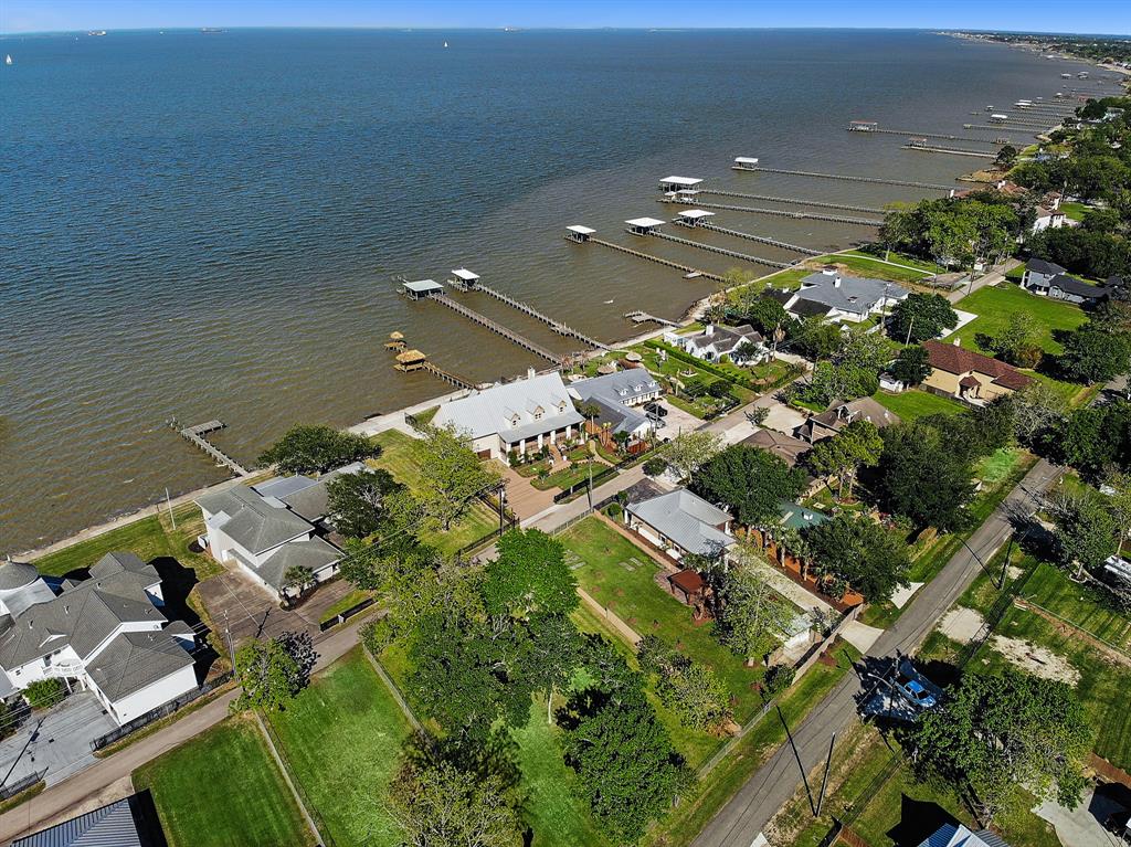3019 Bayshore