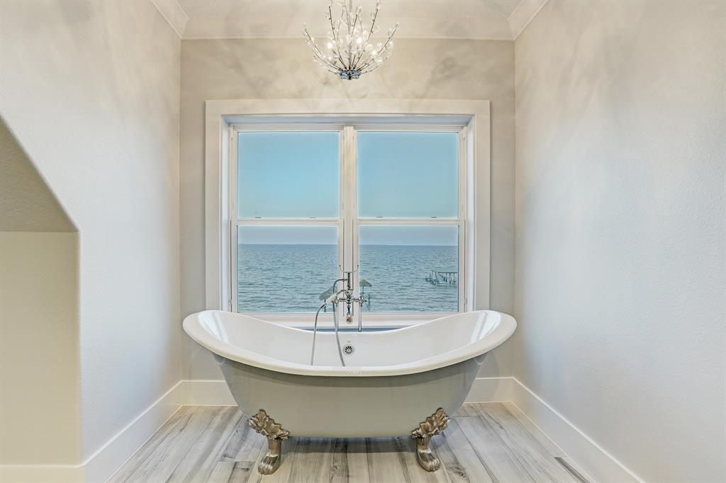 3019 Bayshore