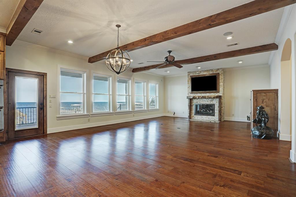 3019 Bayshore