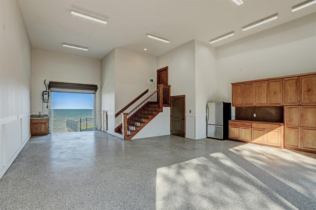 3019 Bayshore