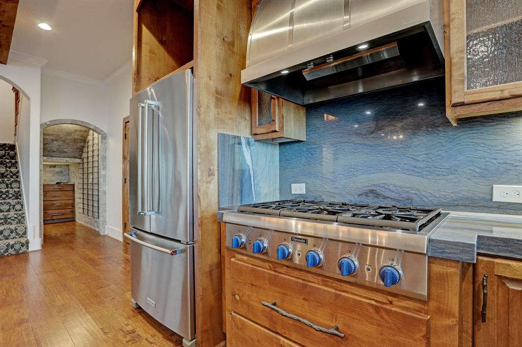 3019 Bayshore