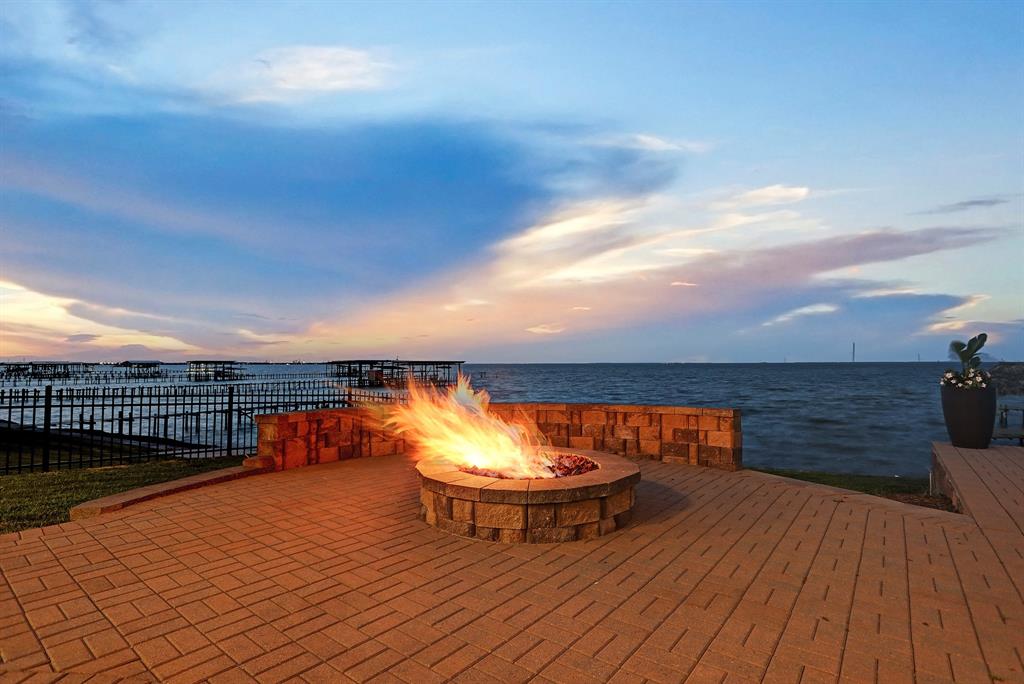 3019 Bayshore