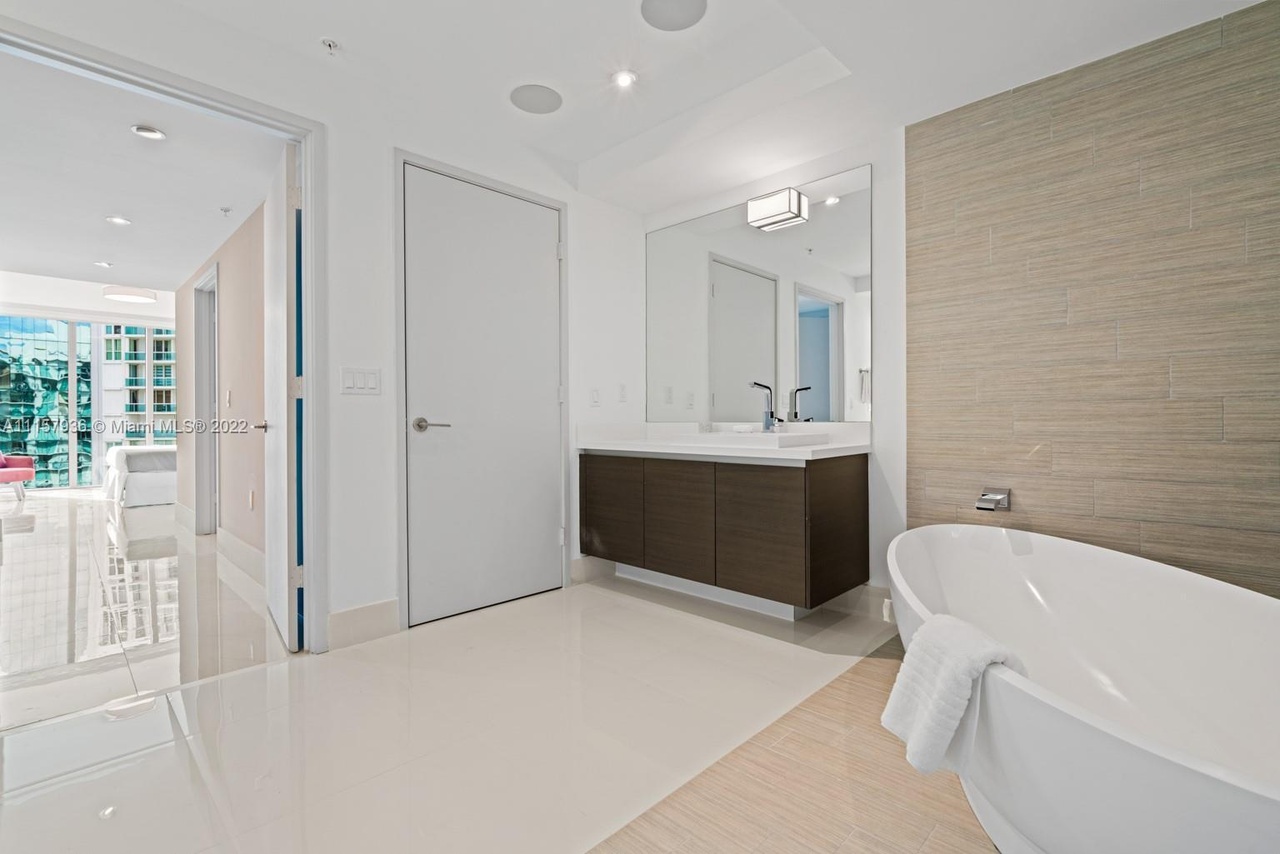 300 Sunny Isles Blvd 4-2202