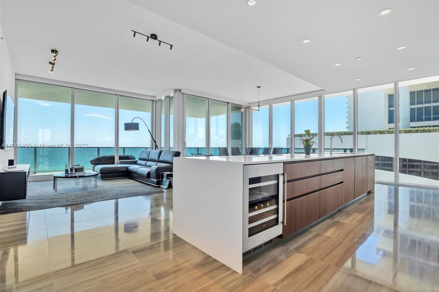 6901 Collins Ave 502