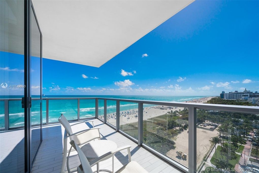 2201 Collins Ave 1228