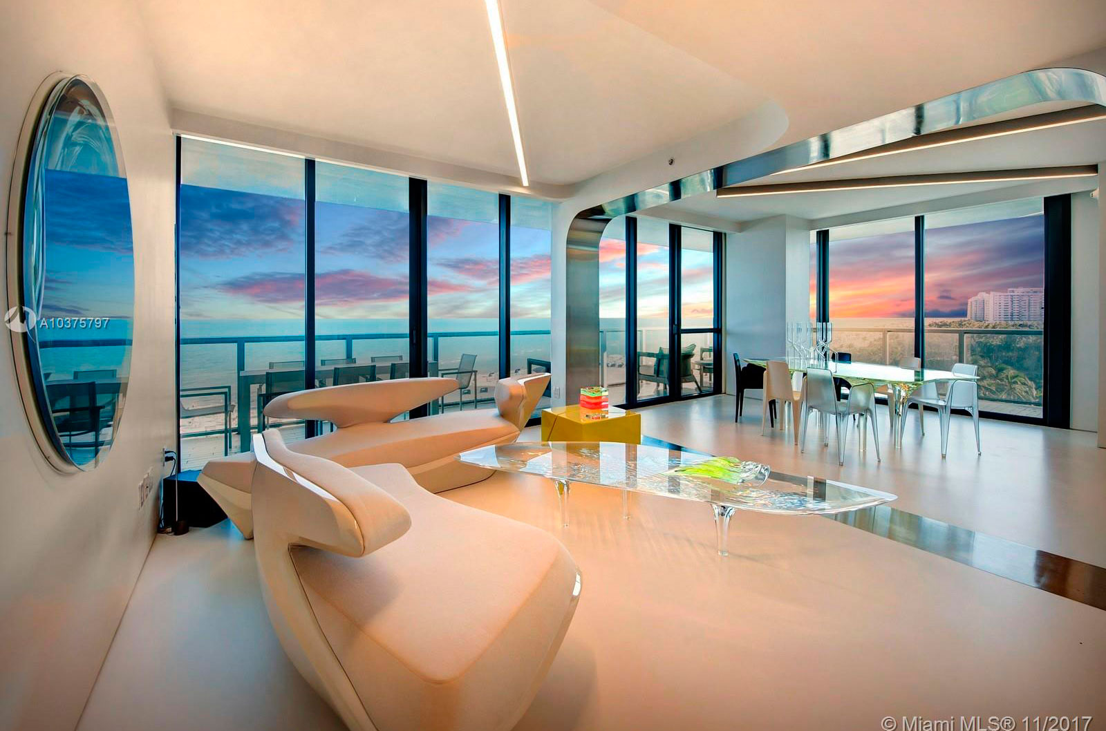 2201  Collins Ave 726/728