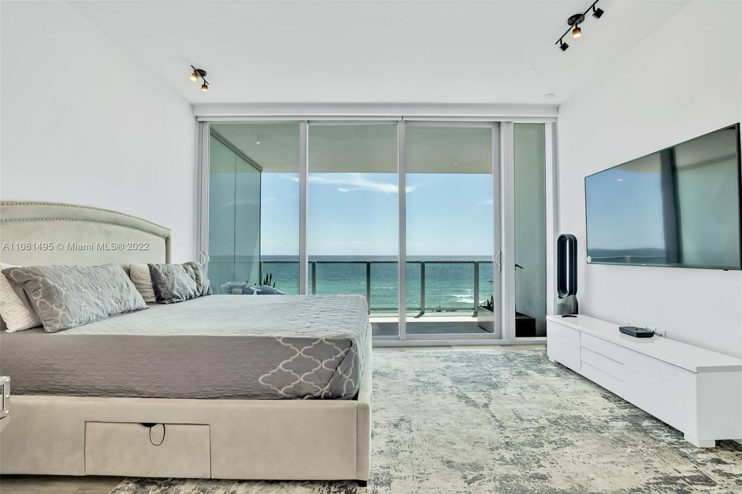 6901 Collins Ave 502