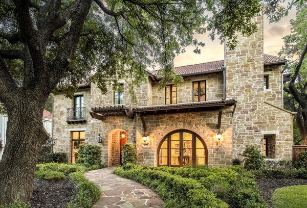 4343 Beverly Drive
