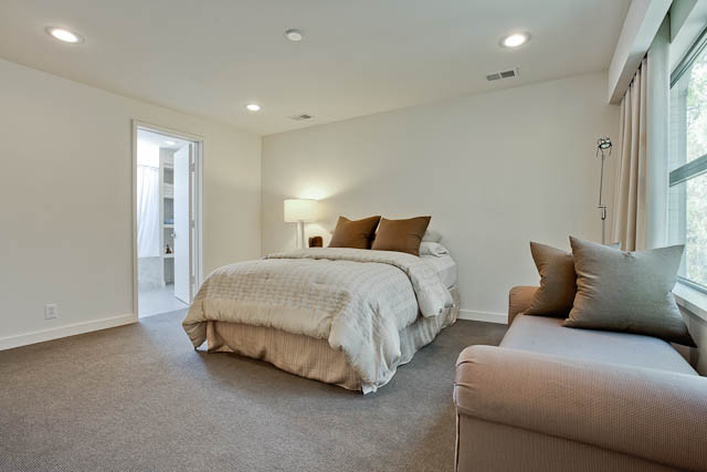 5343 Livingston Avenue