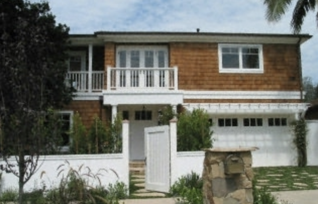 SANTA MONICA CANYON! REMODELED & EXPANDED 5BR VIEW HOME. CHARM OF THE HAMPTONS. LUXURY MASTER BR W/OCEAN VIEW. GOURMET KIT/FAM RM OPENS TO YARD & PATIO. FORMAL DINING ROOM, LIBRARY - FABULOUS INDOOR/OUTDOOR FLOW. PROFESSIONALLY DESIGNED BY KELBY BRYANT. WATERWORKS FIXTURES, COPPER GUTTERS, STEAM SHOWER - TOO MANY DETAILS TO LIST.