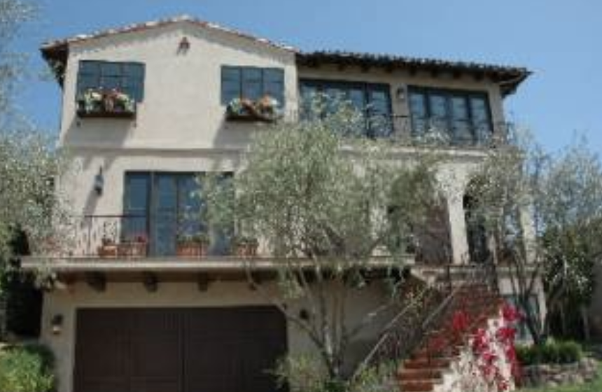 Panoramic ocean & treetop views from many rooms. Exquisitely designed w/no expense spared & fine quality throughout. Excellent floorplan includes lrg formal liv & din, huge greatroom w/fabulous cook's kit, breakfast & desk area, family rm w/fireplace & bar. Upper level has incredible master w/sitting area & gorgeous bath - all with sweeping views, plus 3 additional bedrooms, 2 baths. Lower level with large media rm, 5th bedroom or office & wine rm. Lushly landscaped, private yard.