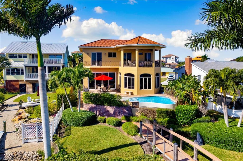 82 Dolphin Circle 
