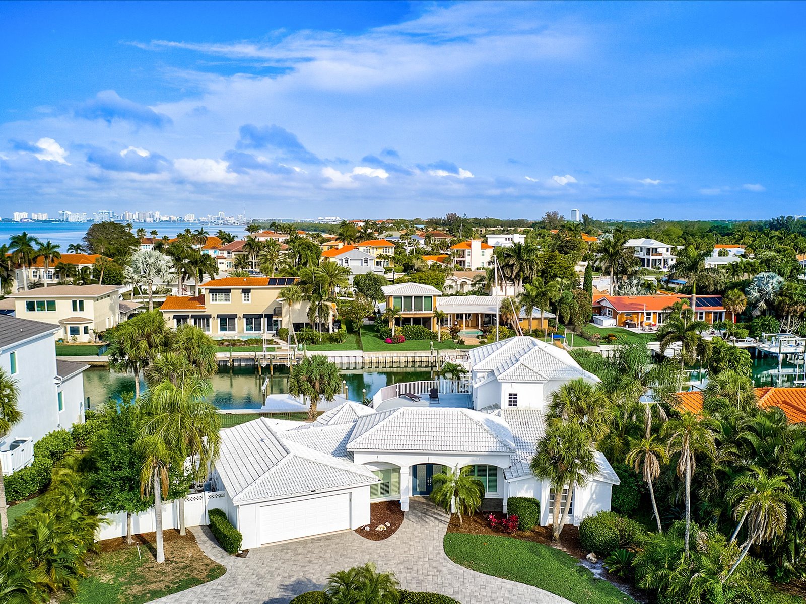 560 Outrigger Ln