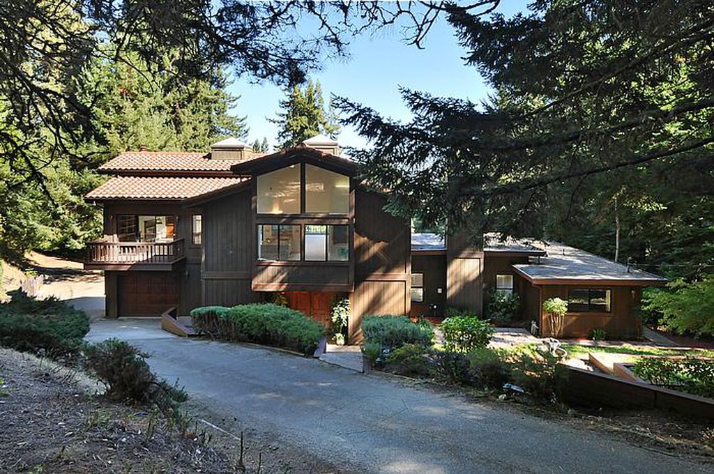 35 Echo Lane
