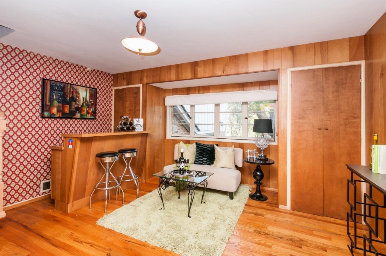 731 Knoll Drive