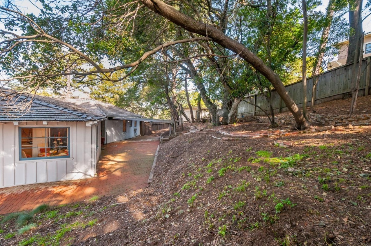 731 Knoll Drive