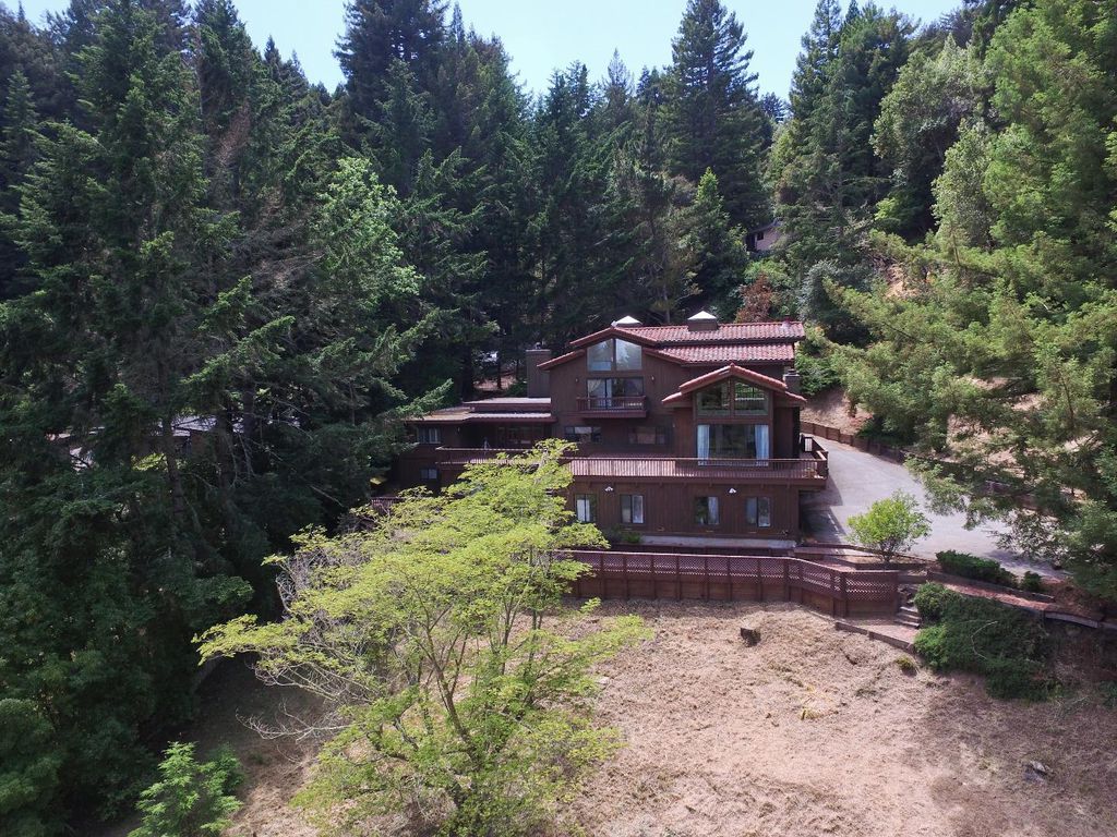 35 Echo Lane
