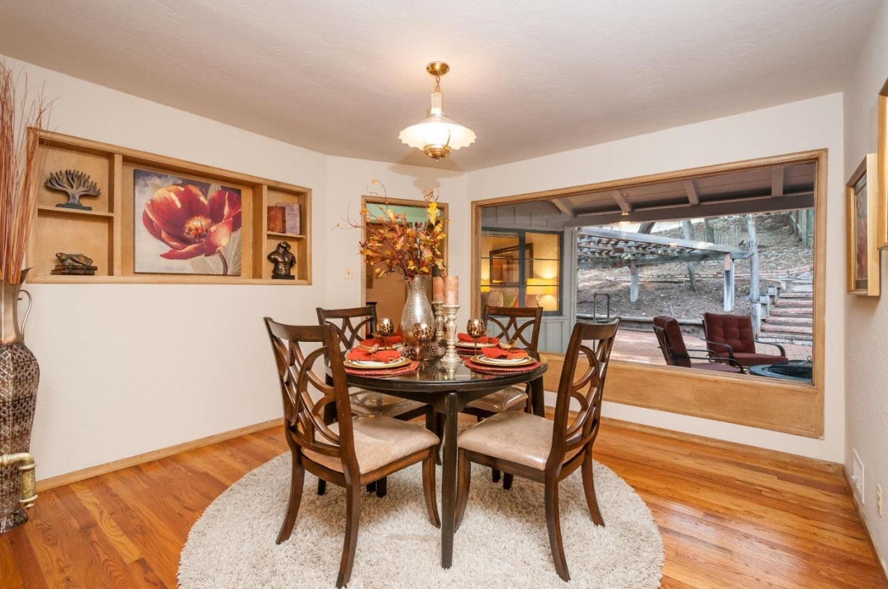 731 Knoll Drive
