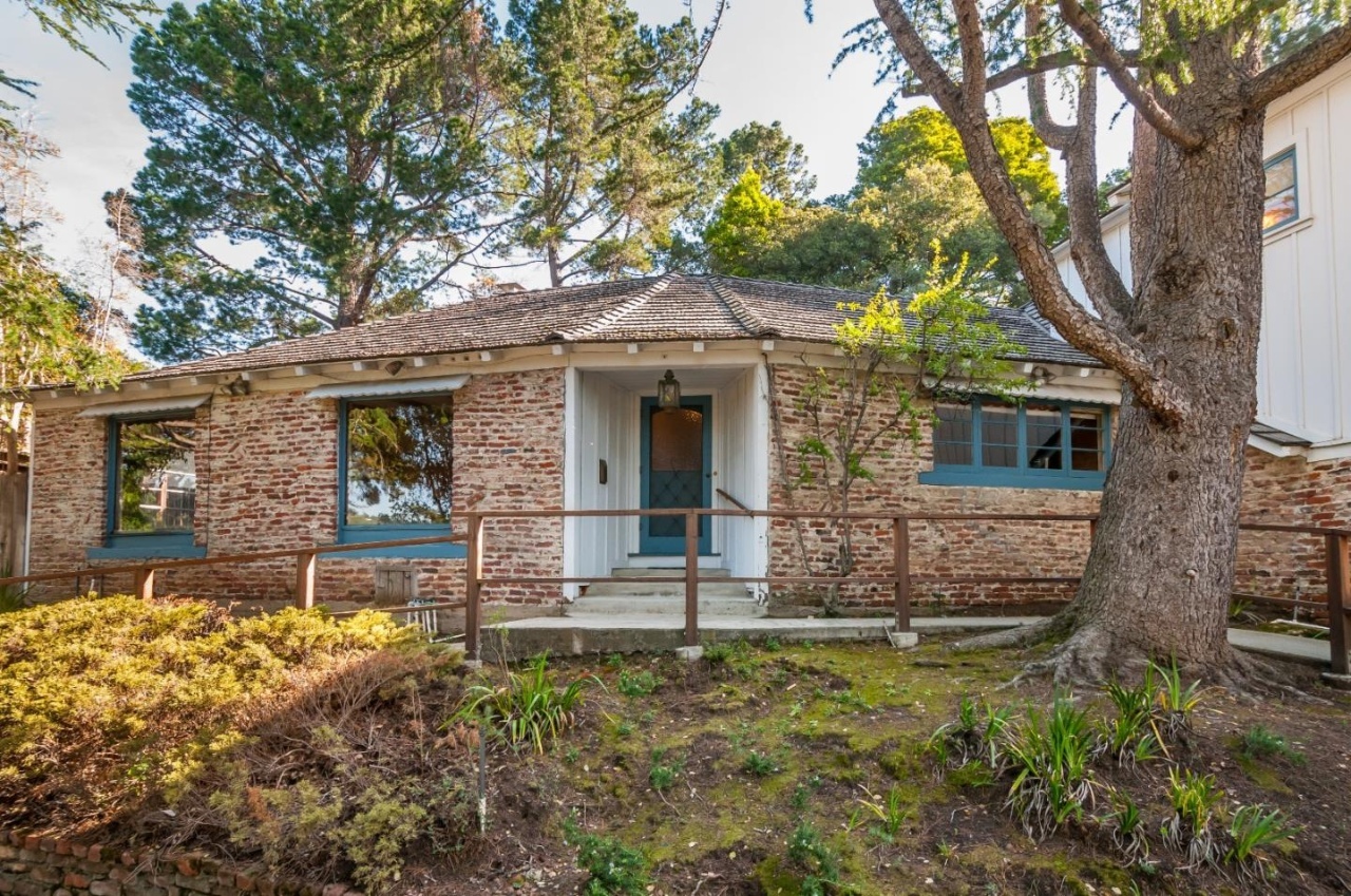 731 Knoll Drive