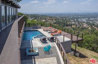 3526  Multiview Drive