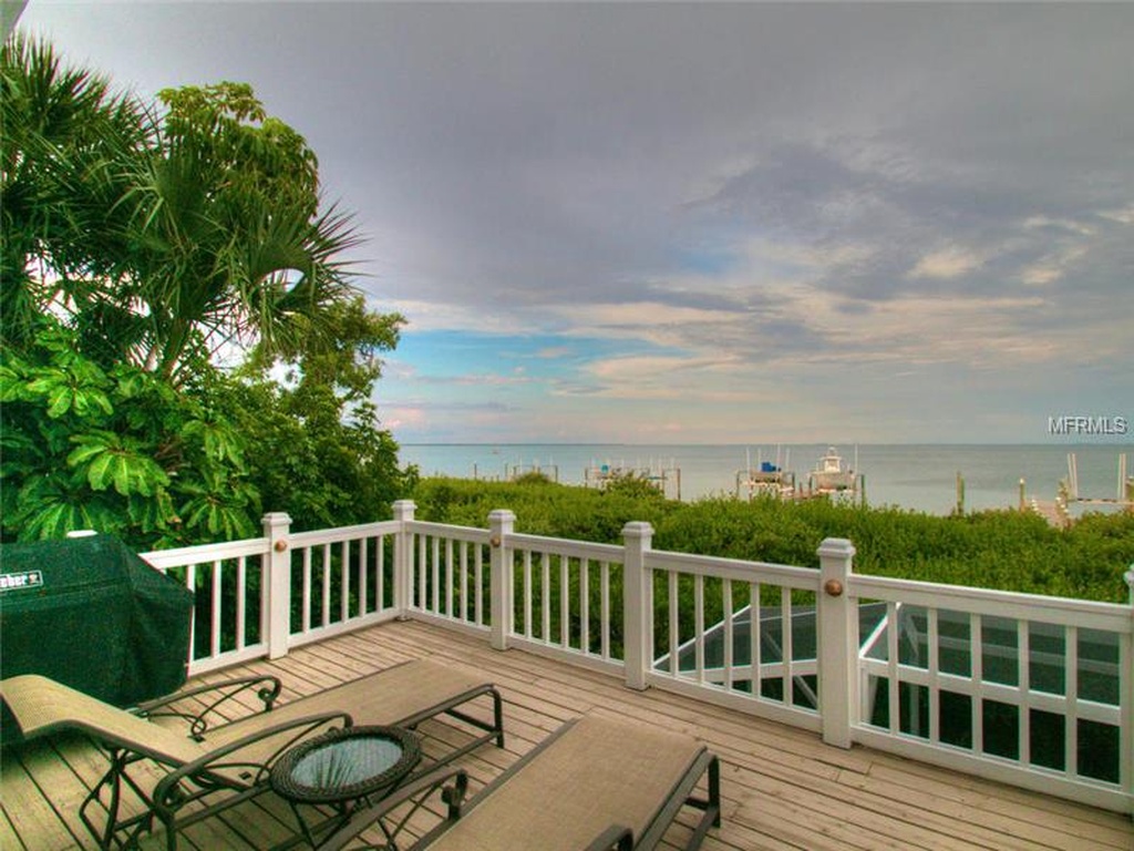 573 Buttonwood Bay Dr