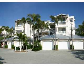 851 HARBORSHORE DR