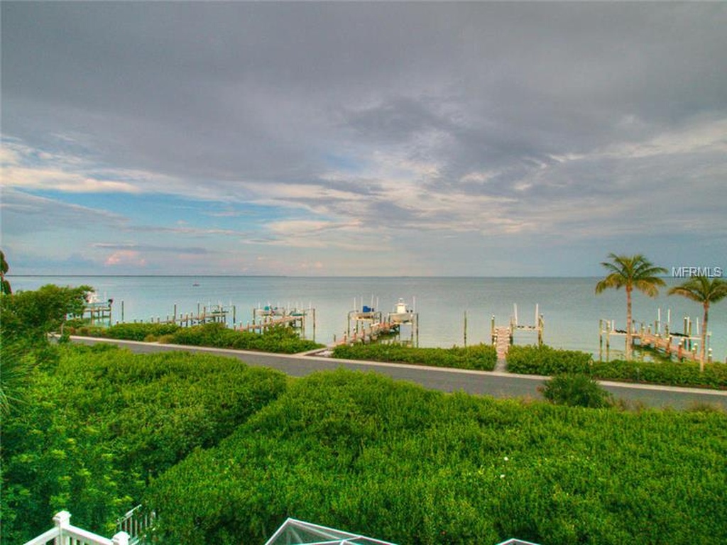 573 Buttonwood Bay Dr